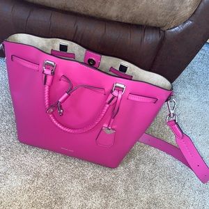 LIKE NEW Fushia Michael Kors “snap” purse